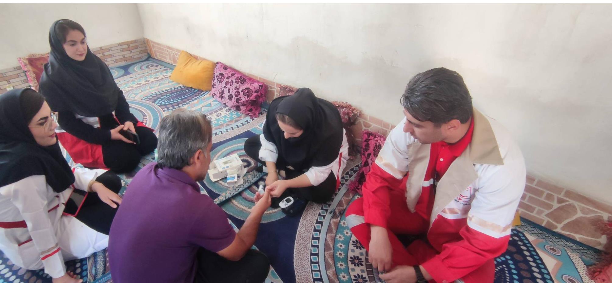اجرای طرح "نذر خدمت" در روستای شهید طیب / همدلی داوطلبان هلالاحمر برای بهبود شرایط زندگی مردم منطقه