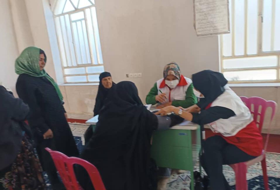 حضور کاروان بهداشت و درمان هلال‌احمر در مناطق محروم بخش جلیل همزمان با هفته بسیج