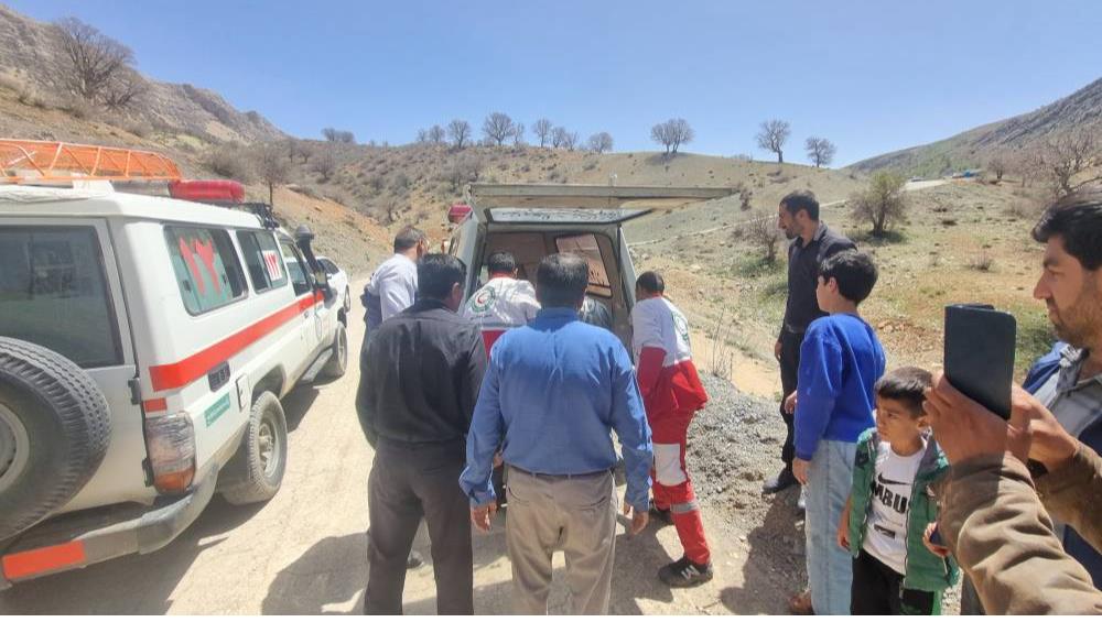 انتقال پیکر جوان ۲۰ ساله سقوط کرده از ارتفاع در کوههای هفت چشمه از توابع شهرستان مارگون
